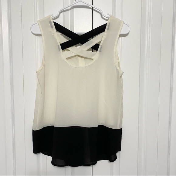 Women’s Top Size Medium - Picture 4 of 4